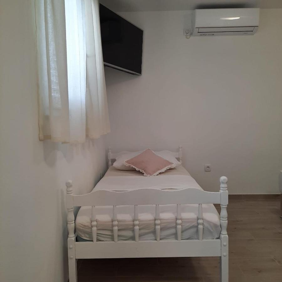 Studio Apartman Mare Trogir Exterior foto